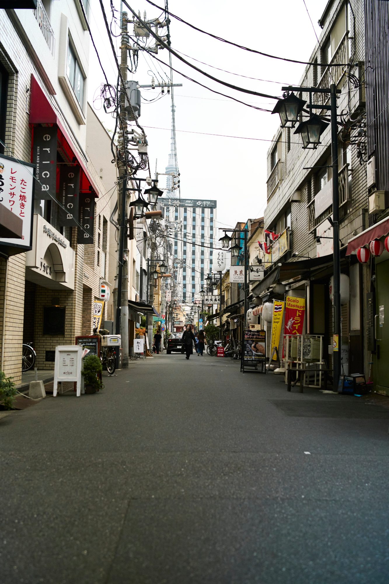 A shopping street tangled with overhead wires