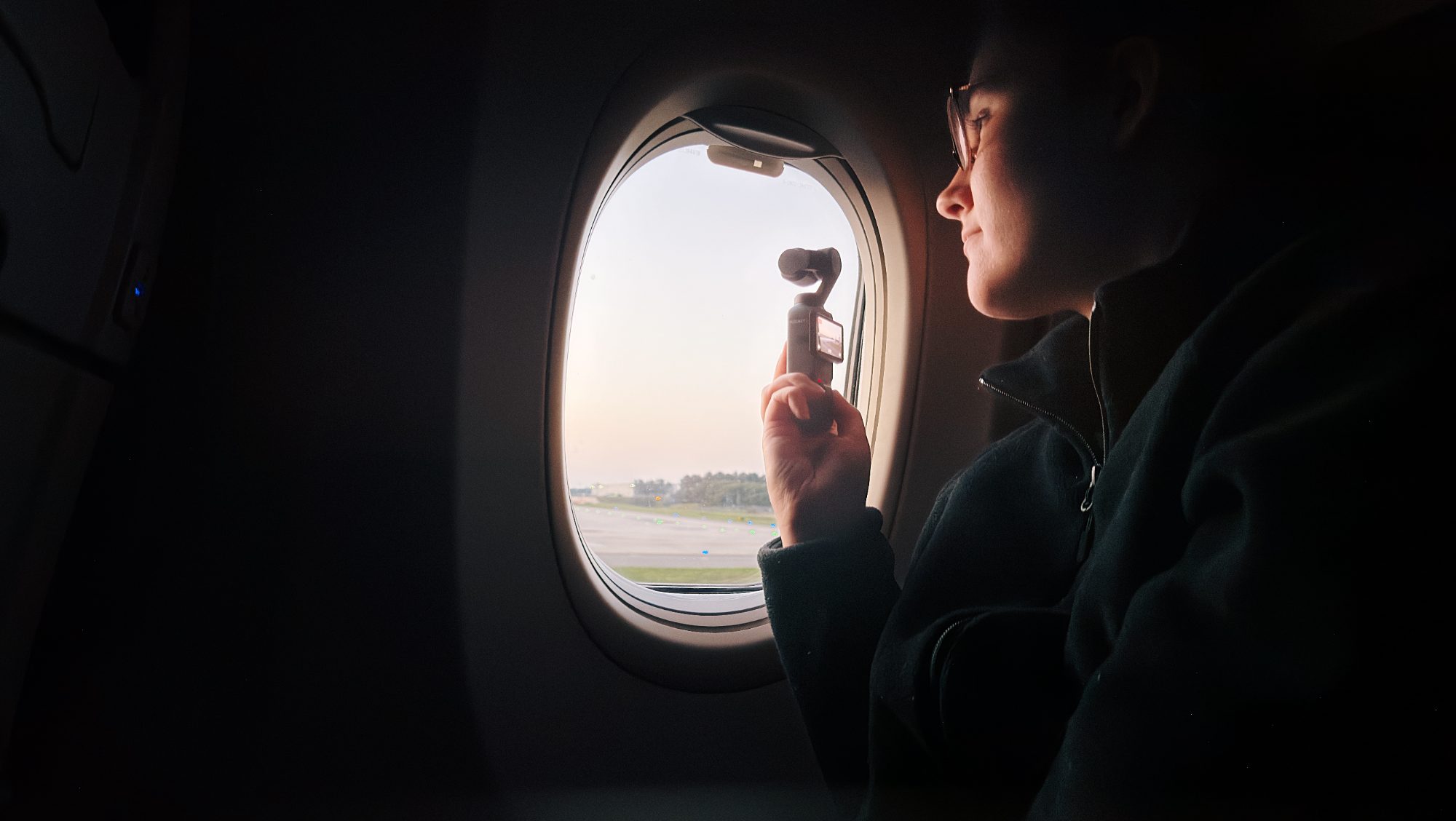 Filming the sunrise out of an airplane window with a handheld camera